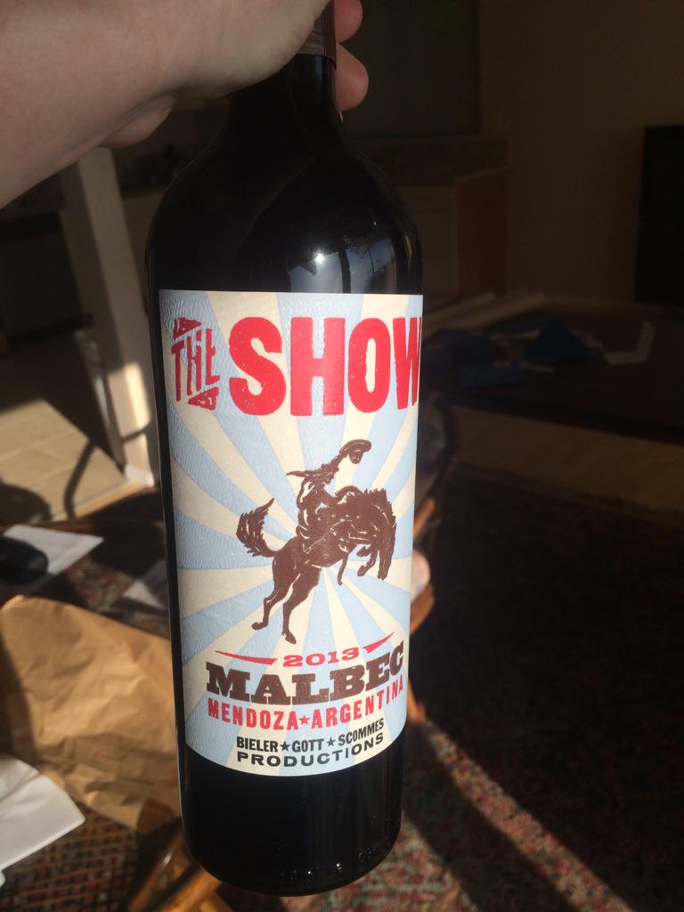 ErinFox702's tweet photo. Went in for some champagne, came out with some Aztec wine. #NCAATournament #winning @GoAztecs @TheShowSDSU http://t.co/3IcLXbWRG8