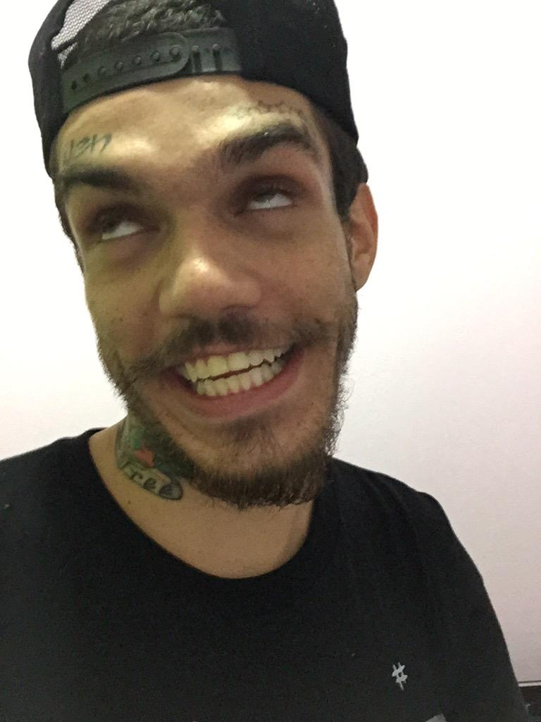 AdrPollo tweet picture