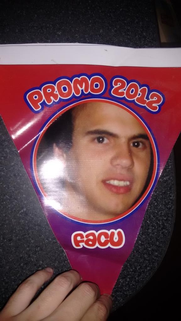 Facuferma's tweet photo. Imposible que no se me piante un lagrimón después de encontrar esto.. #Promocion2012 #Pringles http://t.co/I8smxHmQc7