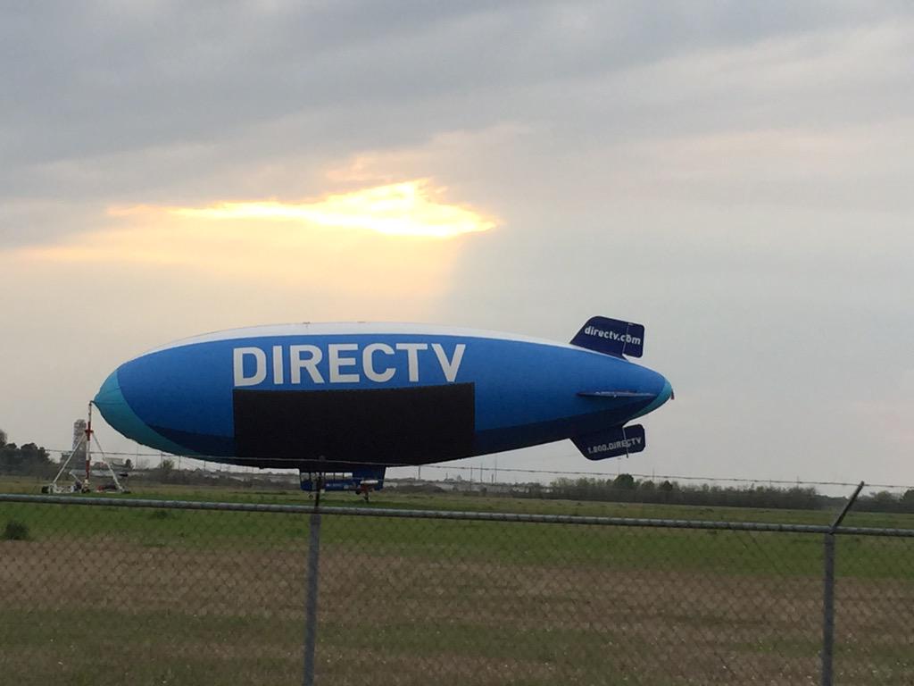 mrcpartin's tweet photo. The airport on HWY 90. BLIMP SIGHTING!!!! #beauliever http://t.co/ii6yxnIe4N