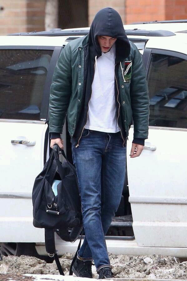blondemel47's tweet photo. Hopefully more of this soon #WorkingRob http://t.co/HohBXzsWTt