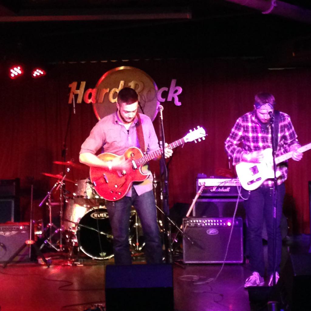 MusicDrivesUs's tweet photo. .@RedLightRadioNH takes the stage! Best described as blues/rock/country, give them a listen at http://t.co/lL3X9DKHOq http://t.co/xqU413E2gF