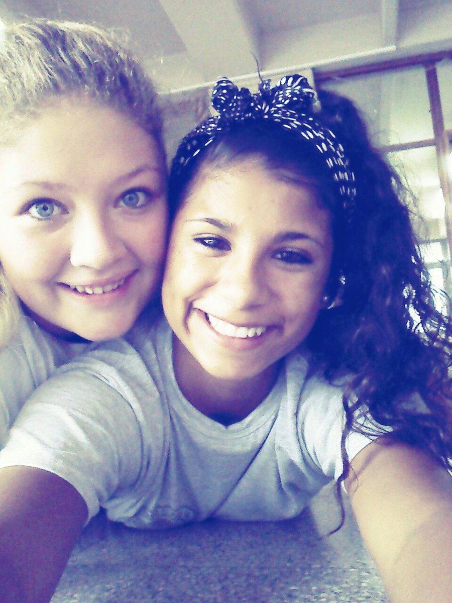 AilinAuriazul's tweet photo. Juntas eternamente.
#TeAmo #MeHacesBien #NoDejesNuncaDeBrillar 
@RenataVijande http://t.co/D95NX9R4ps
