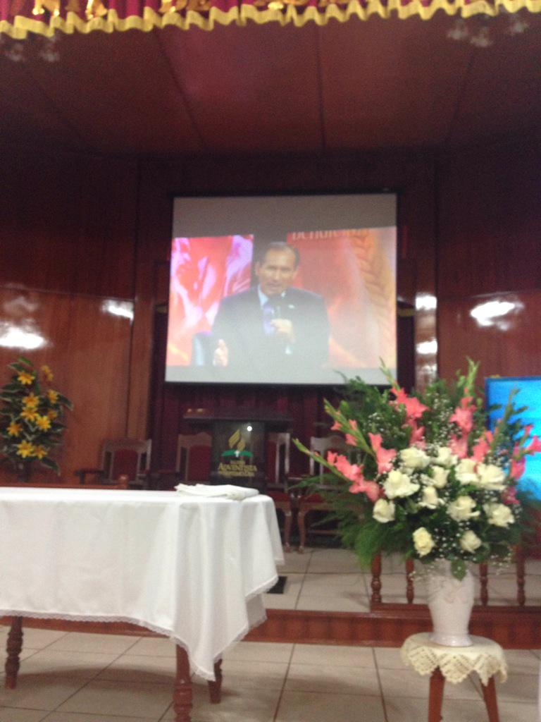 elardcabrera's tweet photo. Distrito misionero de Hunter AQP conectados en #Revive2.0 #ReviveUPsur @abimaelobando @DanielVillarE @AdventistasUPS http://t.co/7aCgTIpcrL”