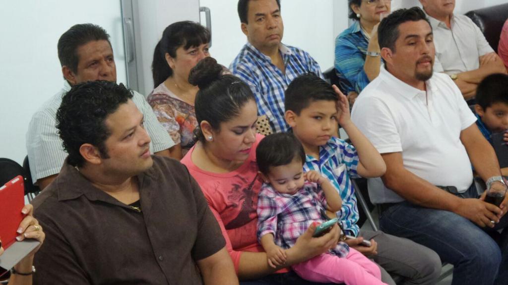 AlexLunaLopez's tweet photo. Inauguracion de la clinica de Fisioterapia Integral Cancun, excelentes instalaciones. @conejovp @karynitalfaro http://t.co/GedQWE0jGY