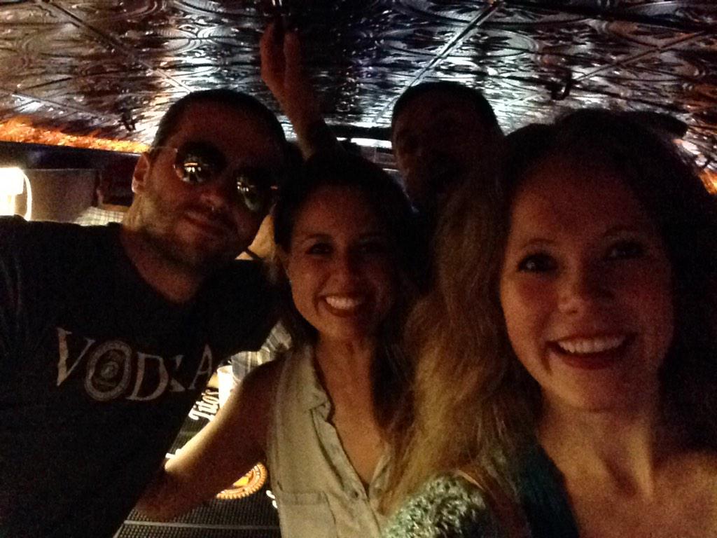 V_Raphaela's tweet photo. #titospartybus http://t.co/gTwup4cFyU