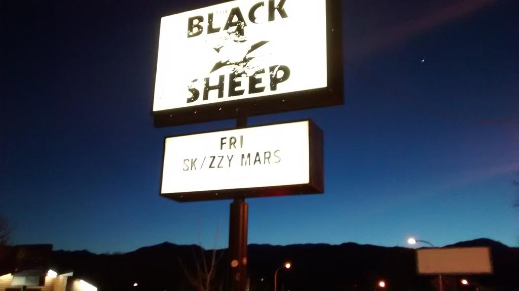 flores_davin's tweet image. Skizzy Mars at the Black Sheep @7reivaJ @chrisflores2393