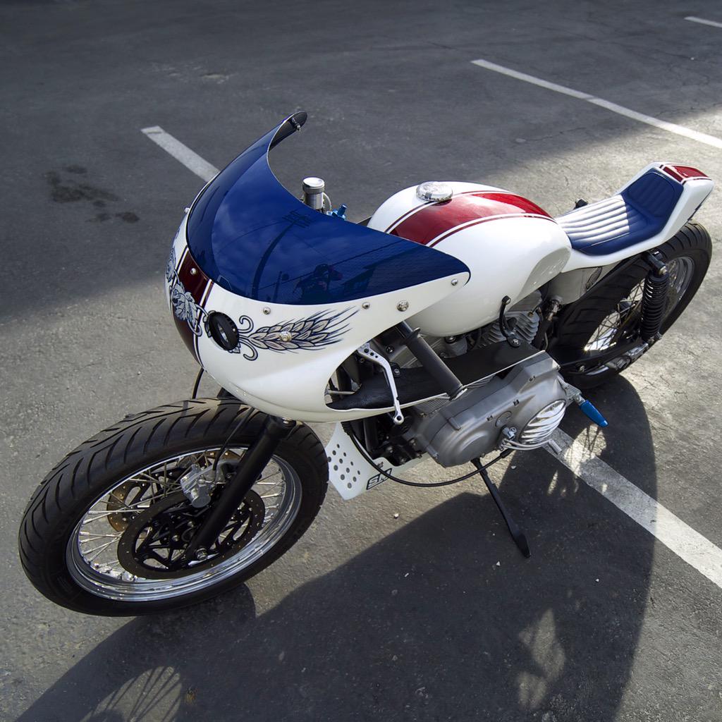 PabstBlueRibbon's tweet photo. Tomorrow night! We're showing off this one-of-a-kind #PBRcustom bike. #bornfree http://t.co/uzFqjMdFsf