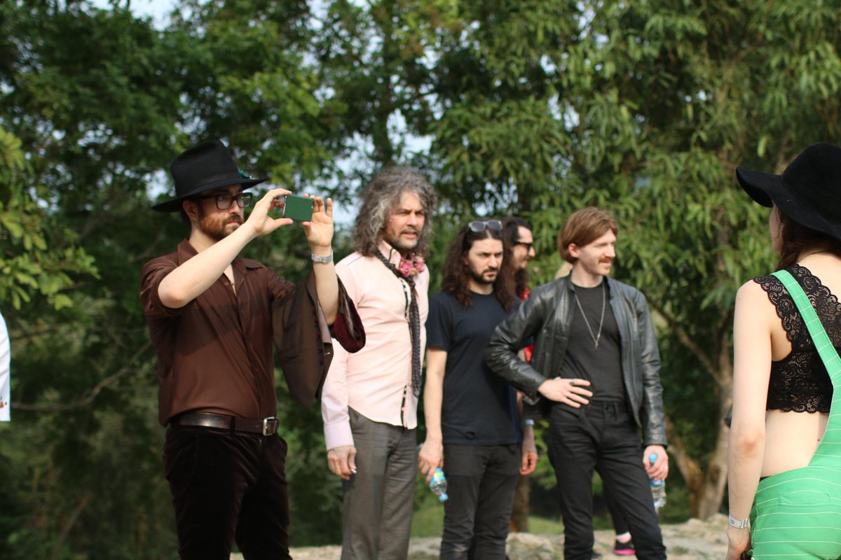 ShyTurista's tweet image. Y q nos dicen a mi y a @fernaaando, se van a dar el roll con Flaming Lips y the Goastt por Tajín, y nosotros, Ah va.