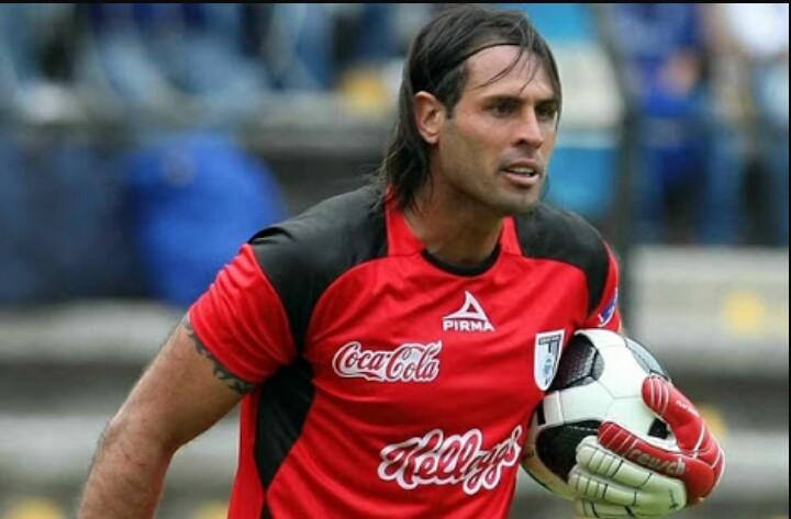 ingfercuevasl's tweet photo. #ViernesBotanero   este portero pasó de noche chiquito boccio http://t.co/zZ3RZ64Rhr