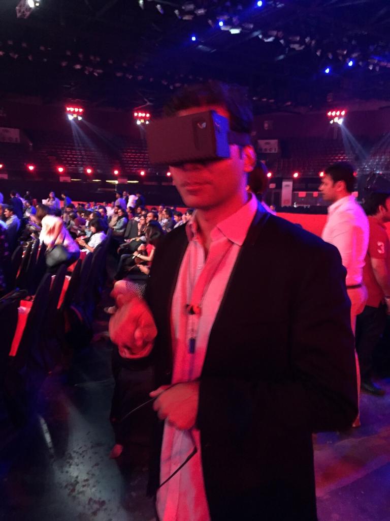 CF_Retina's tweet photo. @TheQtiyapaGuy loving the Commonfloor  Retina experience @YouTubeFanFest #ExperienceCFRetina #YTFF via @commonfloor http://t.co/JaHgjovlGZ