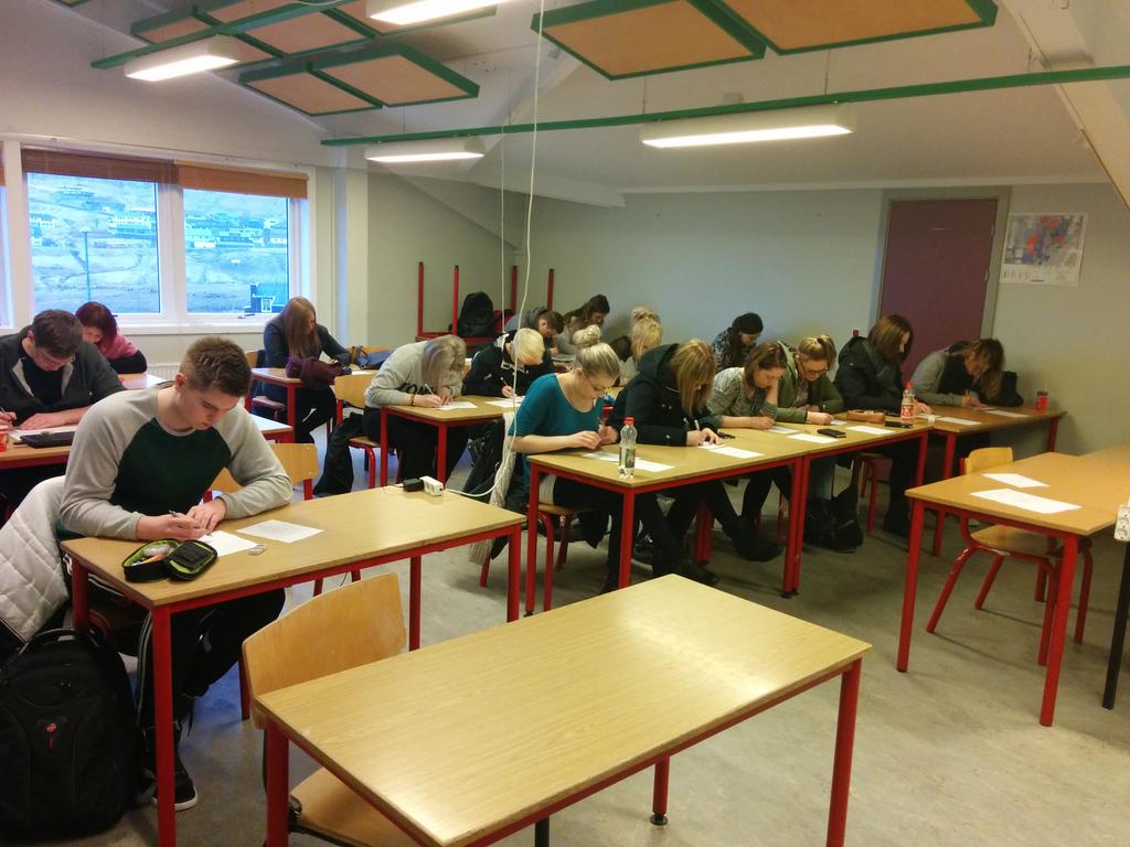 MLakjuni's tweet photo. Transforming our classroom 4 a day http://t.co/EWZSIWgfjl