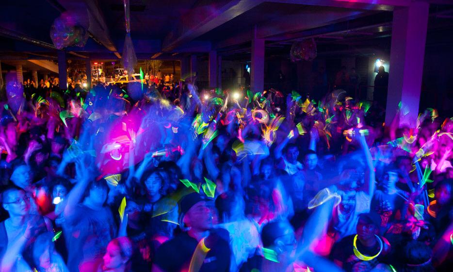 TheEDMNetwork's tweet photo. Watch this Australian law student start a library rave: http://t.co/drElFrfuKP http://t.co/TWaEiawWxu
