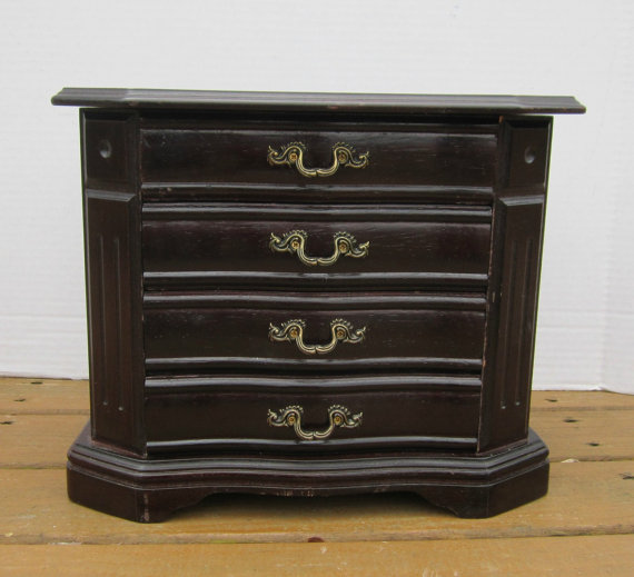 GOSHENPICKERS's tweet photo. Ω◕ #DarkWoodJewelryBox
#woodjewelrychest
#jewelrybox
#smalljewelrybox
http://t.co/0UklreWvJV http://t.co/vmo6C2kabY