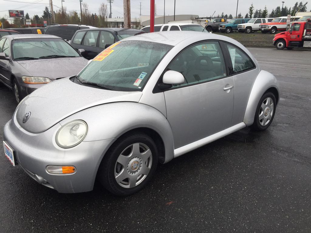 1800Project's tweet image. Karen is camera shy! She will be the newest Carson Cars customer. She is picking up her new VW Bug on Saturday!