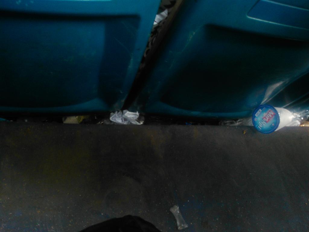 Mohong dipungut dan kesadarannya RT <a href="/GPSbdg/">#GerakanPungutSampah</a> "<a href="/ddr17_OFFICIAL/">Deden Dicky Ramdhani</a>: Keaadan BIS TMB kotor bangetlah <a href="/PemkotBandung/">Pemkot Bandung</a> "