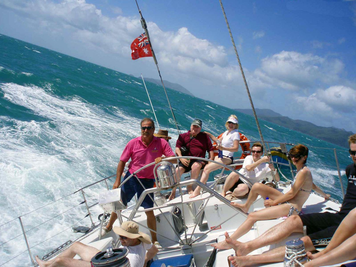 VisitWhitsunday's tweet photo. Sailing in the #whitsundays. #queensland #australia #travel #sail http://t.co/6mjuOpn4xG
