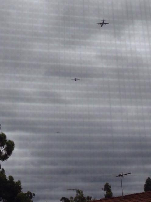 catfuertes's tweet photo. Did anybody else see those 7 planes fly (one after the other) over Mounty just now? #epic #WhereWereTheyGoing? #noisy http://t.co/hGl9emYuX0