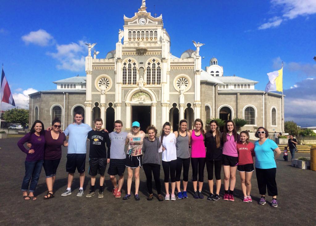 profesorasarah's tweet photo. Hoy en Cartago a la Basílica de Nuestra Señora de los Ángeles!  @CostaRicaExplor http://t.co/716yKtQwVu