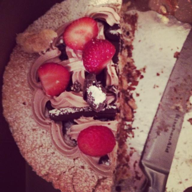 KateCZeng's tweet image. Delicious #cake from Lucullus(☆_☆) ift.tt/1xIKNC1