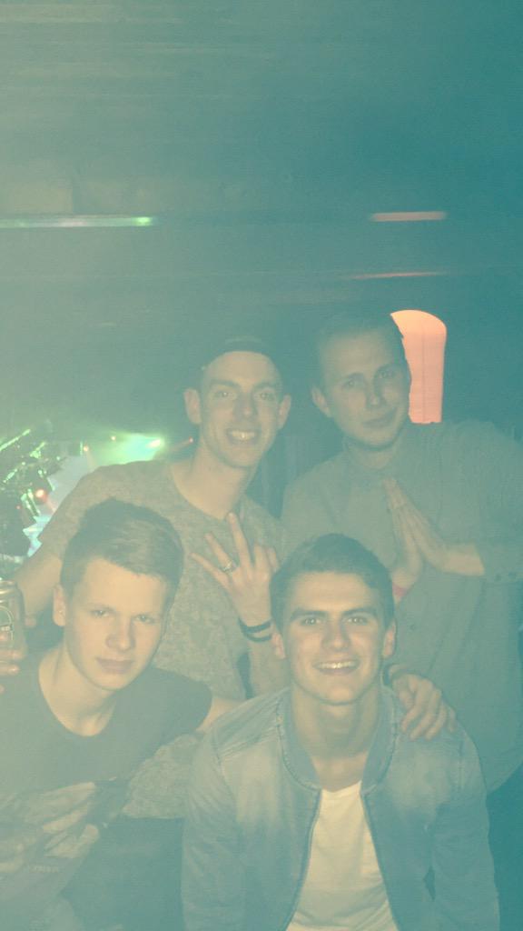 Backstage met de mannen,  

<a href="/MatteFrazzie/">Matte Frazzie</a> <a href="/DerekShots/">Dirk Schouten</a> <a href="/HARDWELL/">Hardwell</a> 

SPLASH JULLIE WAREN GEK !