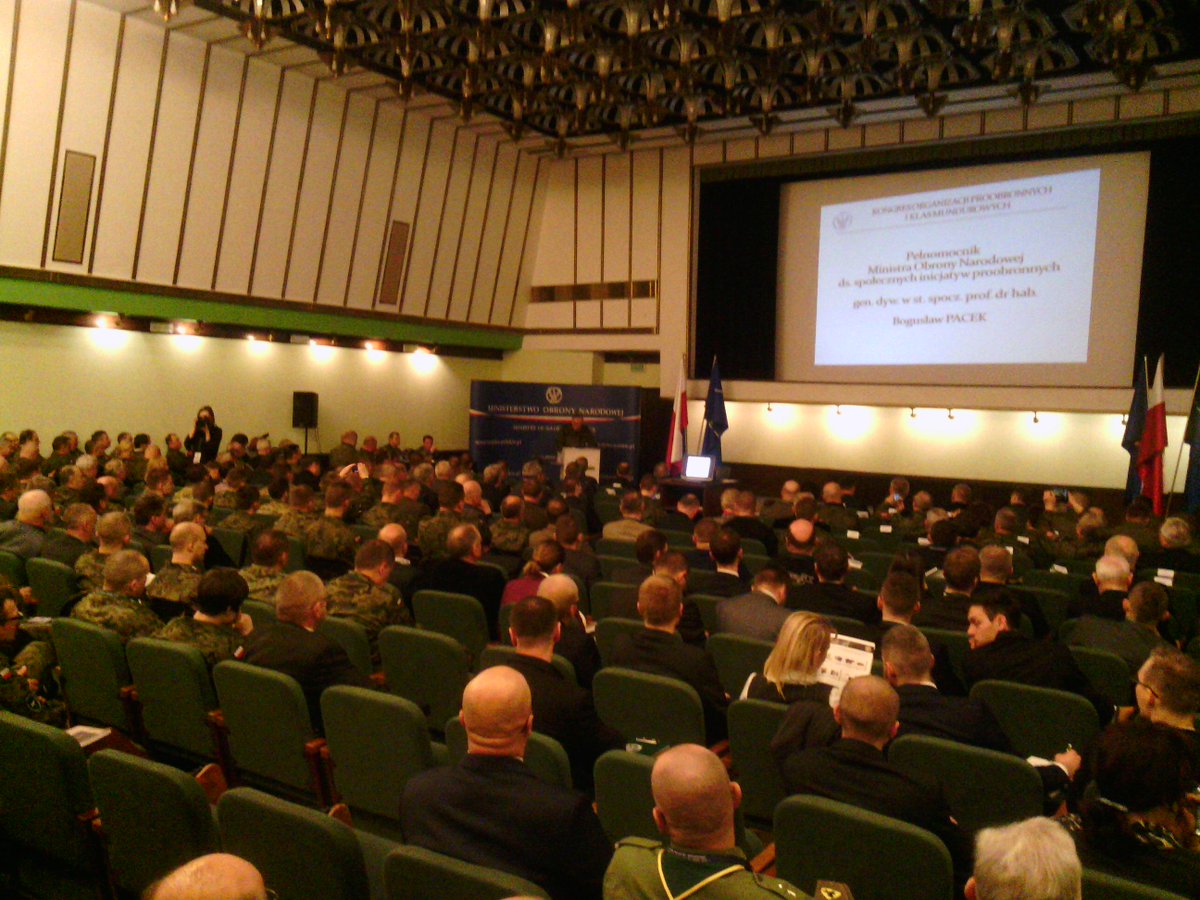 MON_GOV_PL's tweet photo. W #CKWP rozpoczął się drugi dzień Kongresu Org. Proobronnych i Klas Mundurowych #KONGRES Ponad 500 osób ze 120 org. http://t.co/EavWJVjKoG