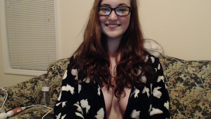 Can't sleep so I'm getting online!  http://t.co/PYcnvGEtQT Cum and sing me to sleep? ;) I need help tiring<a href="/tag/camgirl"class="tags"><span>#camgirl</span></a><a href="/tag/manyvids"class="tags"><span>#manyvids</span></a>