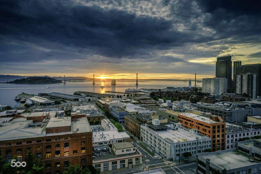VideoMap's tweet image. Photo name: Wake Up San Francisco 
From: Calhoun Terrace 
Download it on GP: play.google.com/store/apps/det…
