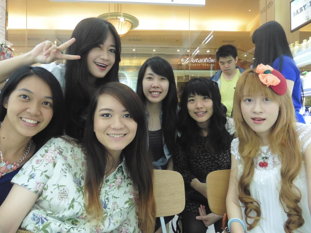 leonisecret's tweet photo. Korea mode on at Beyond Eco Beauty \o/ #Beyondexposure http://t.co/Zs2afXknFm