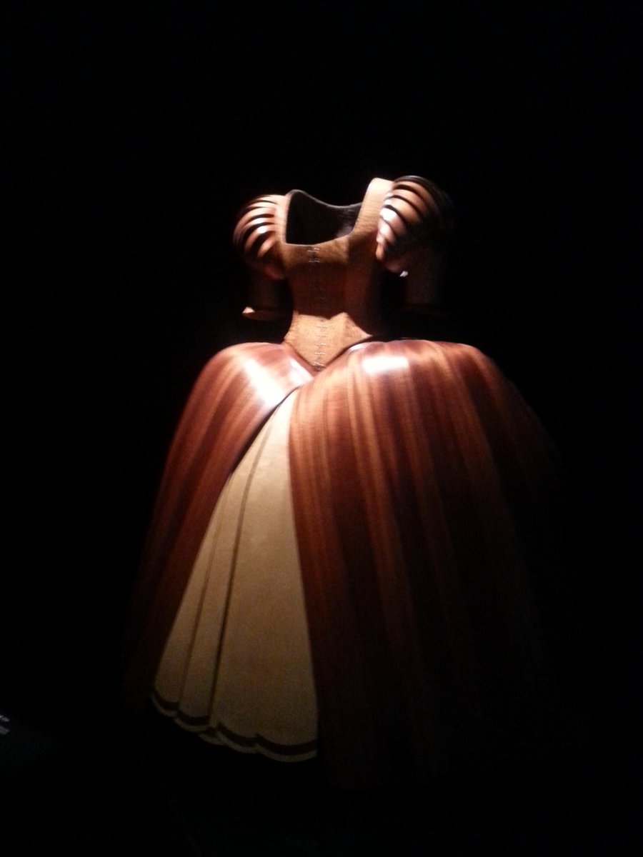 _SALBY_'s tweet photo. So impressed with the WOW display at @aucklandmuseum this is my fav! sorry it's a little blurry #AMGetupcloseWOW http://t.co/vs3dAq9eNq