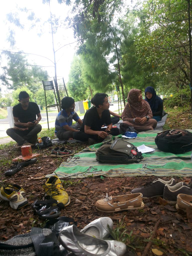 Ini adalah anggota tim genap :D <a href="/petahijau/">Green Map Indonesia</a> <a href="/BEMUI_GoGreen/">BEM UI Go Green</a> <a href="/GreenMapJakarta/">Jakarta GreenMap</a> @OMPTCanopy_UI <a href="/BEMUI_Official/">BEM UI</a> <a href="/bemFMIPAUI/">BEM FMIPA UI</a>