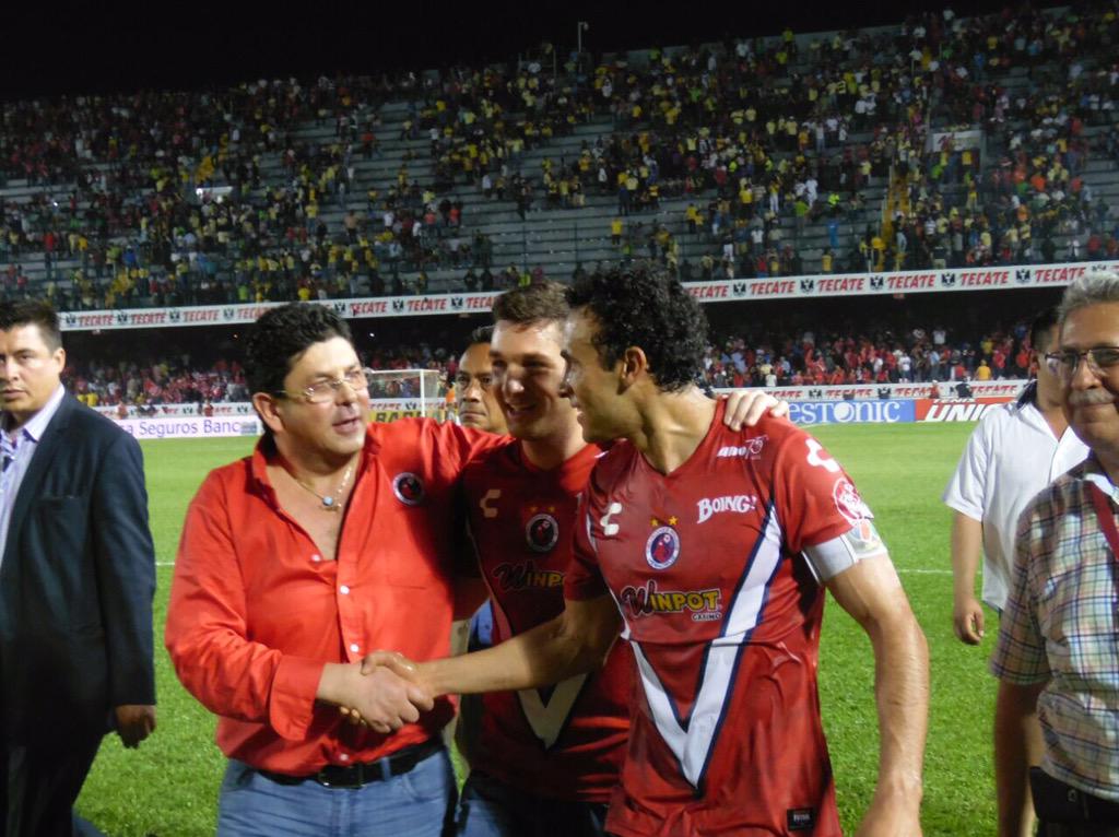 fidelkugra's tweet photo. Gran triunfo de mis Tiburones! Gracias a todo el equipo por su determinación! Vamos por más! #SiempreTiburón http://t.co/qRJoWJw96E