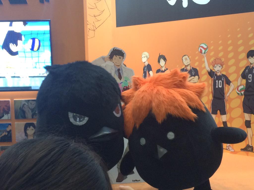 アニメ ハイキュー 本日もヒナガラス カゲガラスは 烏野排球部後援会マスコットとして ハイキュー を盛り上げるべく奮闘中 のはずが仲違い そろそろ 主将に怒られそうです この後 16 30にも登場予定 ぜひ2人の活躍をご覧ください Hq Anime