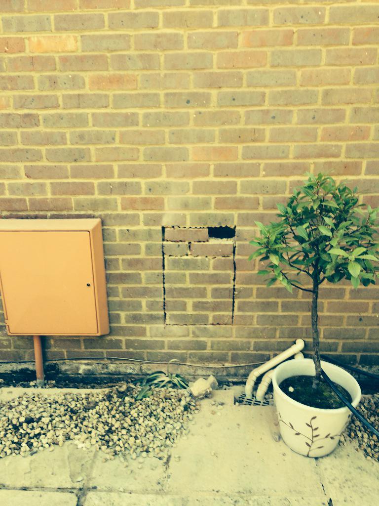 nixonelectrical's tweet image. How to #install a #submain #flush #meterbox step1 mark position