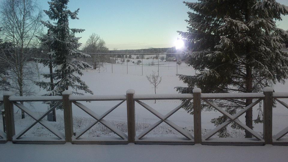 Regborn's tweet photo. Kung Bore: "Så ni trodde det var vår. NI TRODDE FEL! HA HA HA!" http://t.co/mVvCmf0WbA