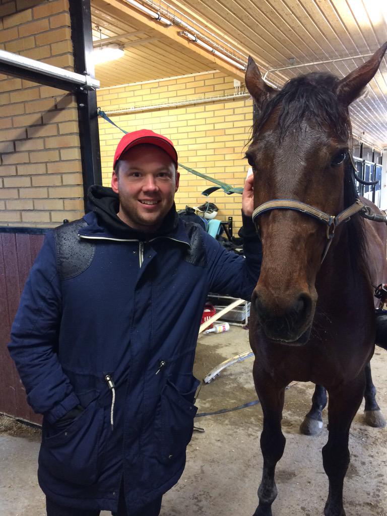 Knivenkniven's tweet photo. Al Dente så fantastisk ut i fredagens intervaller! doktorn sken som en sol! #v86 #derbyt #trav http://t.co/kIl7L5en1W