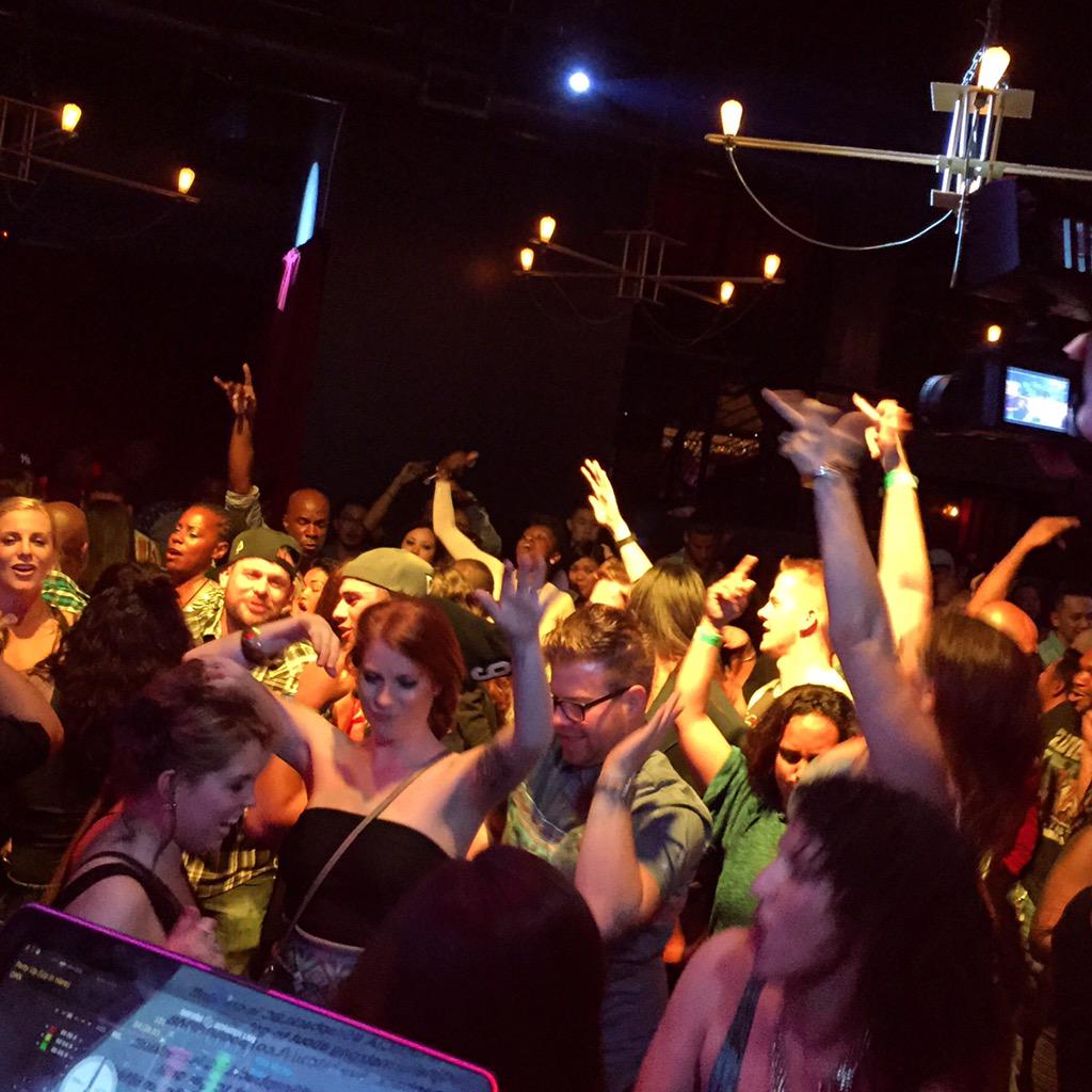 David_FBailey's tweet image. #SnapBackLBC is off the chain right now w/ @djneilarmstrong on the 1s &amp;amp; 2s! #SnapBackLive @thefederalbarlb