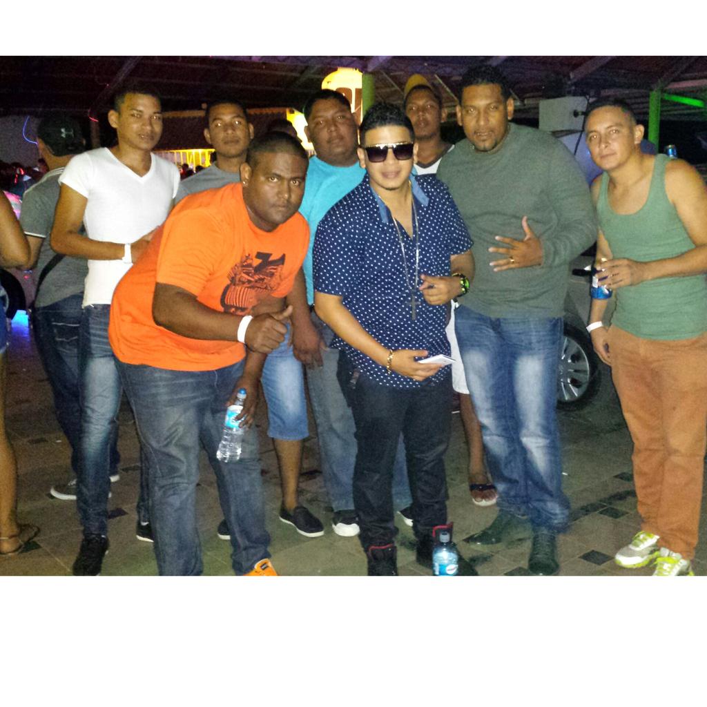 Tropa <a href="/kingsoftheroad1/">kings of the road </a>  ft @LmentalOficial mamatule pub bar #flow5☆☆☆☆☆