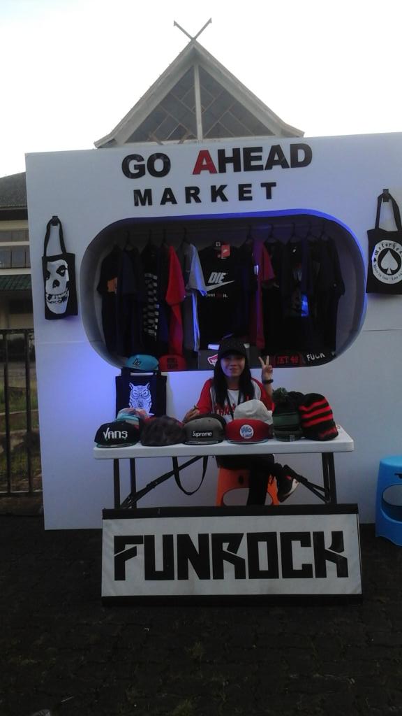 funrockstore's tweet photo. #azonejambi FUNROCK STORE open booth at GO AHEAD MARKET.... merapat diskon diskonnnnn 😉 http://t.co/ijZuZk1hAV