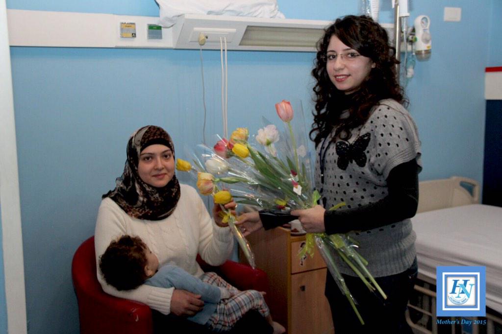 NiniHospital's tweet photo. تحسبين نفسك شخصاً عادياً في هذا العالم لكننا نحسبك العالم بأسره #أمي#Happy Mothers Day http://t.co/rvtNHUo72E