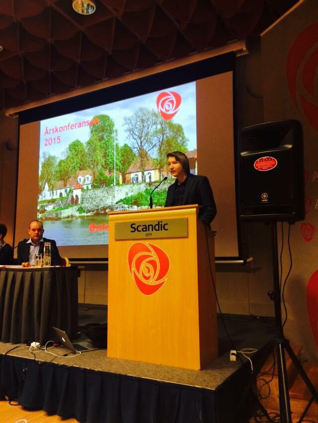 AUFiOstfold's tweet photo. Flinke AUFere har vært på talerstolen og snakket om skatt, klima og miljø! #ØAP15 http://t.co/wL5OHmARQ8