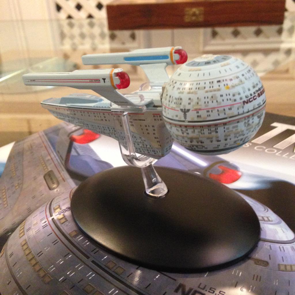 simonnash1980's tweet photo. This is TOTALLY my favourite #StarTrek ship - The USS Pasteur! #USSPasteur #Pasteur #Medical #MedicalShip #StarShip http://t.co/bQgAxoq4Kl