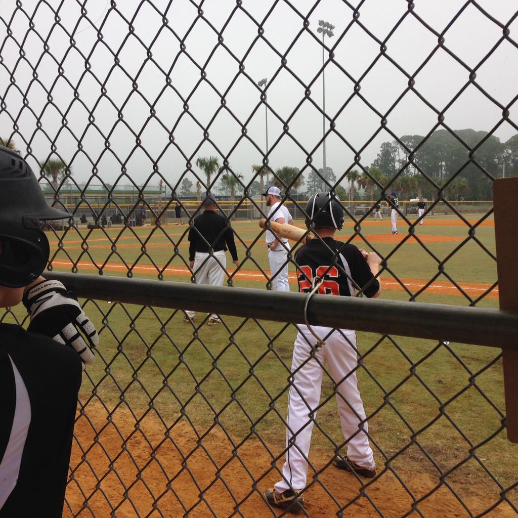 SuitSammy's tweet photo. @CoachSantiago @CoachKick @CoachSantiago @OcityOrioles 13U ready to kick off!! http://t.co/xxZ8yMxd1B