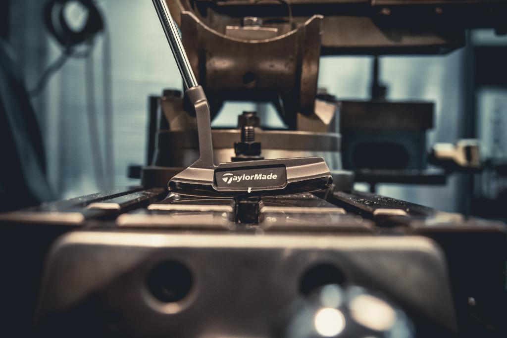 TaylorMadeTour's tweet photo. Ghost Tour Black Daytona - Deep milled aluminium insert for precise feedback. http://t.co/GY0qPlowxi #TMGhostLab http://t.co/UlUNfQttMh
