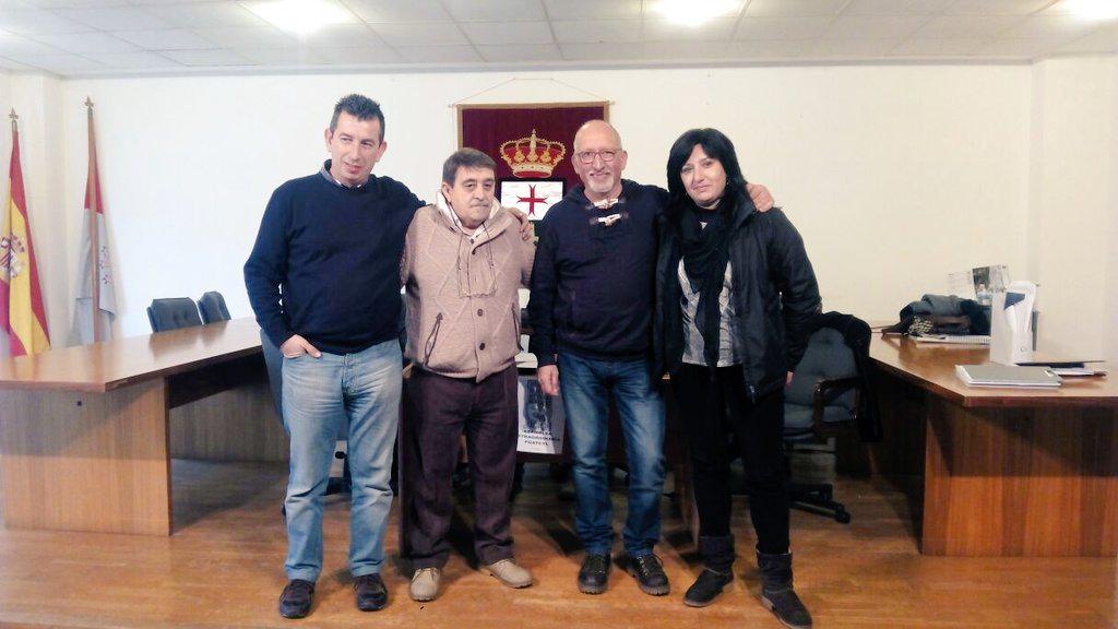 teatrocyl's tweet photo. El nuevo comité ejecutivo. Una nueva etapa encabezada por Rafael González González. #asambleaVillamuriel #teatro http://t.co/q913J4flCv