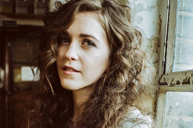Alvast horen hoe geniaal <a href="/raemorrismusic/">Rae Morris</a> live is? bit.ly/1AVuqn1 | za 11 april <a href="/gouvernestraat/">De Gouvernestraat</a> op #mm15