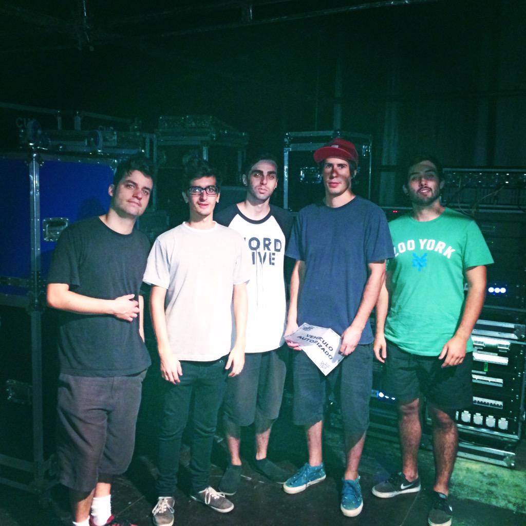 GamepadOficial's tweet photo. Terminado de probar sonido para el #PuntaRock 2015!
 
Los esperamos desde las 18hs !!✊
Tocamos el domingo 👾 http://t.co/yWjeANdDps