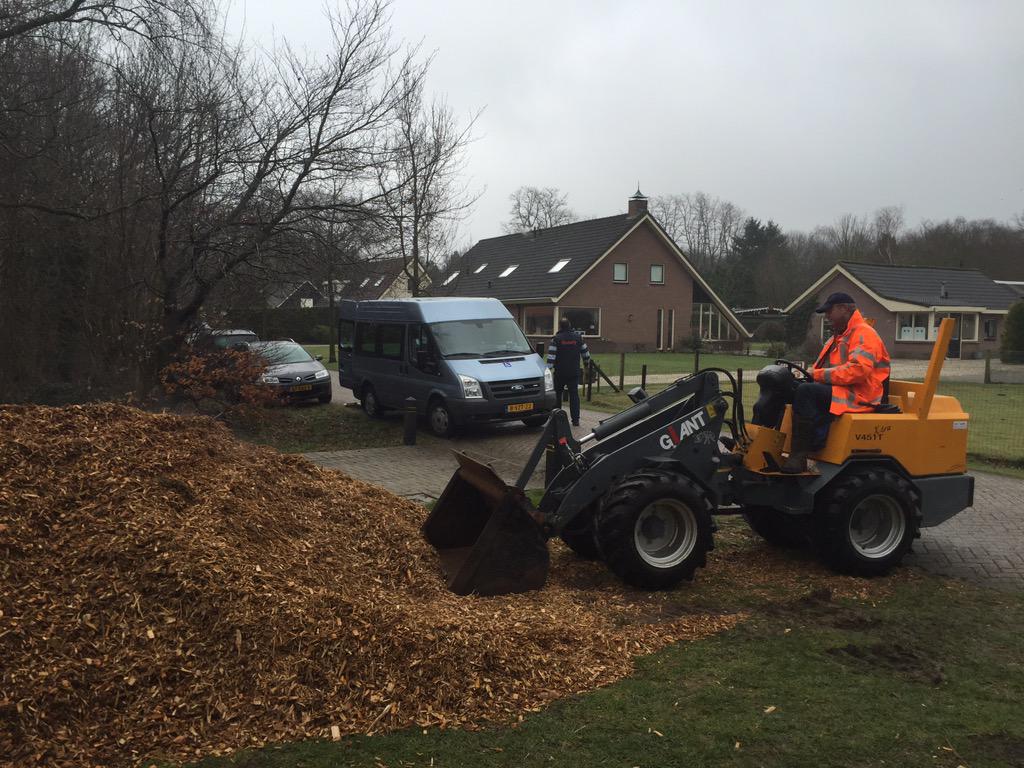 #nldoet2015 vele handen (en goed materieel) maken licht werk #Rotary #nunspeet