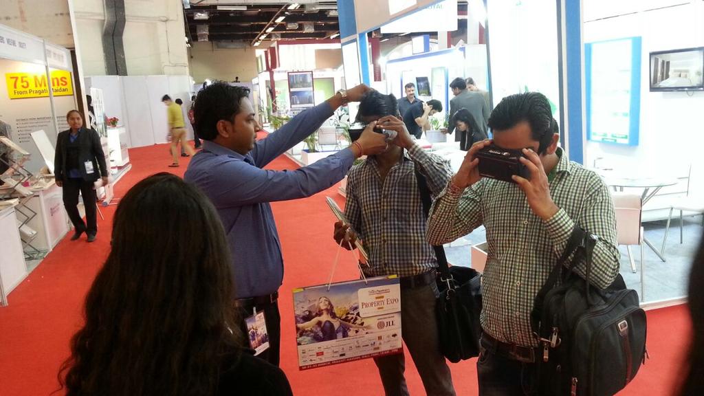 CF_Retina's tweet photo. Come #ExperienceCFRetina  at times property expo at Pragati maidan,Delhi. People are loving it here! @commonfloor http://t.co/oPVDp9ux5V