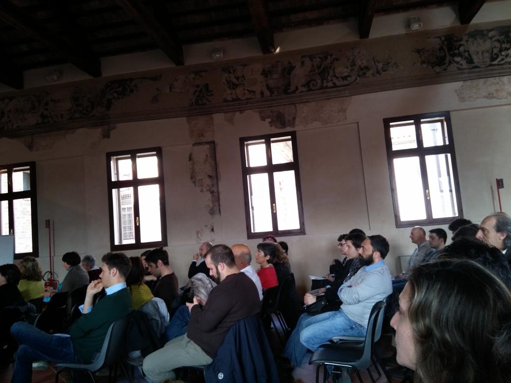 egodomenico's tweet photo. #dchampfe #adferrara #ferrara "Quattro passi nella Ferrara digitale" inizio lavori http://t.co/CT4BDryj4e